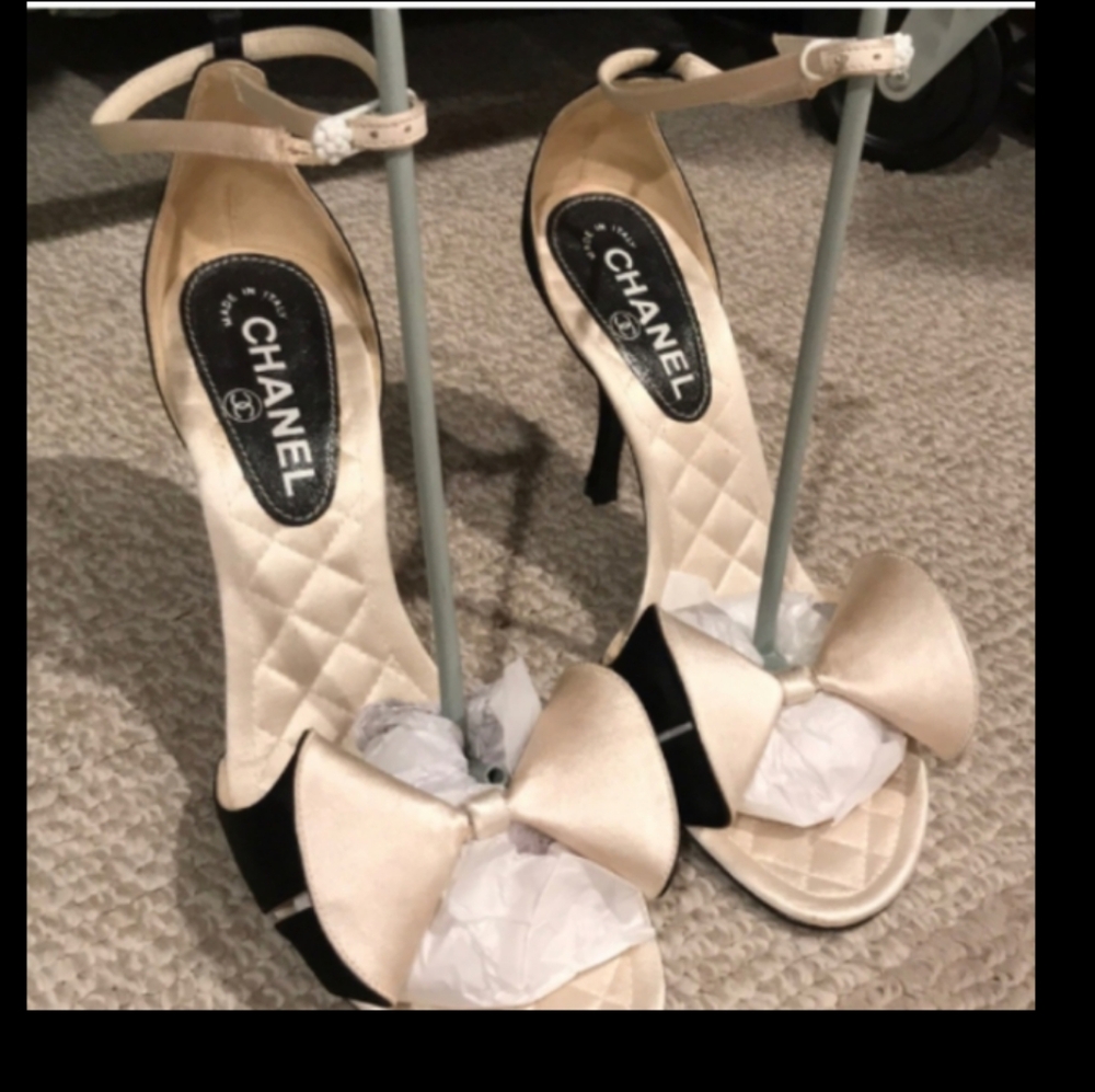 Bow Chanel heels